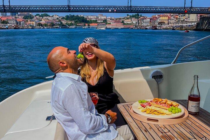 Porto: Crociera privata in barca con vino locale, snack e 6 ponti