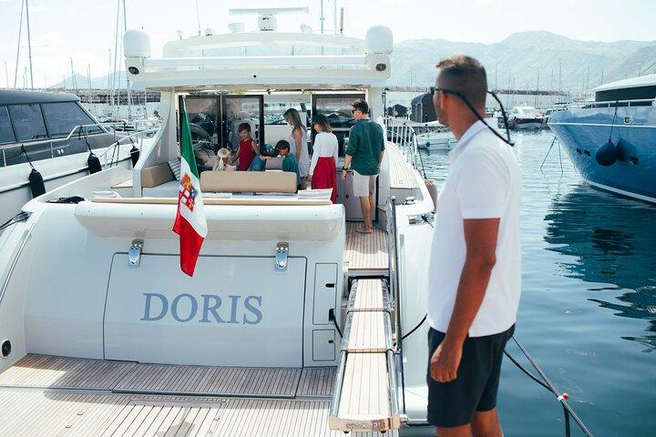 Tour privato VIP in barca: Isola di Napoli Ischia & Procida da Roma