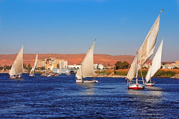 Egyptian Sailing Boat By Felucca on the Nile em Luxor com refeições