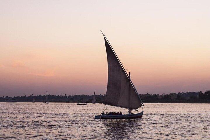 Egyptian Sailing Boat By Felucca on the Nile em Luxor com refeições