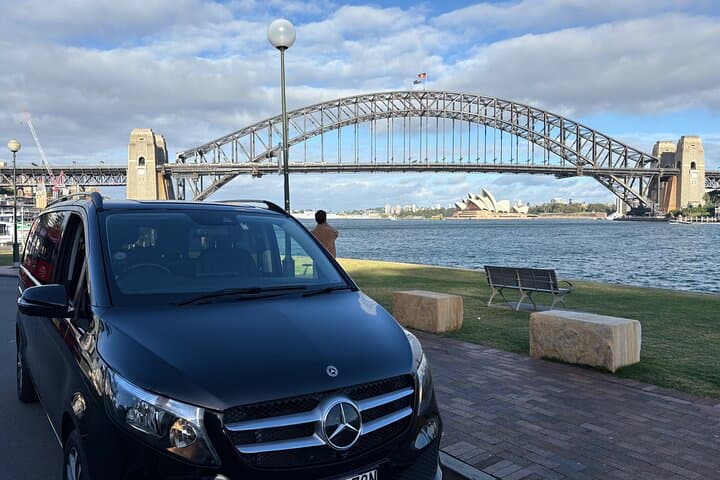 Private Chauffeur Transfer from Sydney Airport to Sydney City