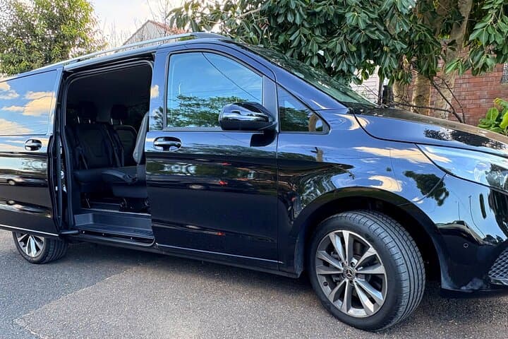 Private Chauffeur Transfer from Sydney Airport to Sydney City