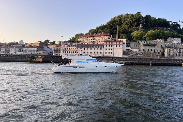 Porto : Privé luxe jachtcruise met wijnen en lokale snacks