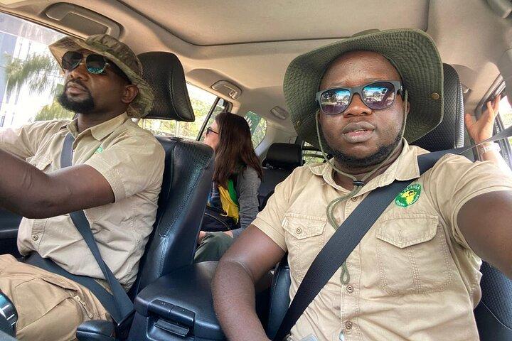 Tour de 15 dias de chimpanzés e gorilas em Uganda com rafting de água branca