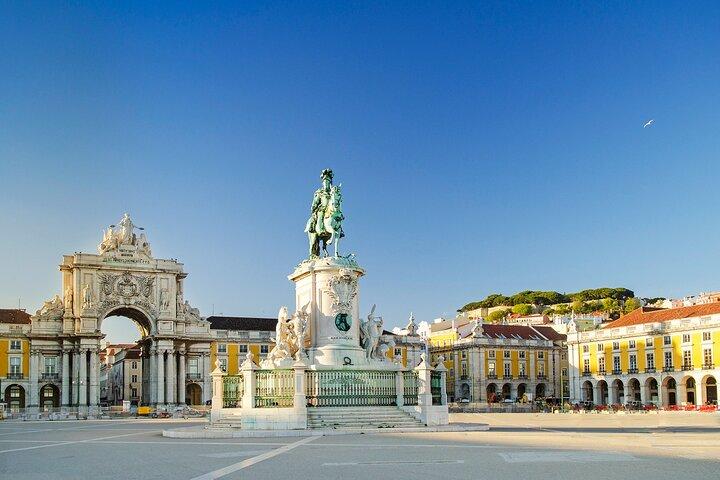 Lisbon Historic City Tour by Tuk-Tuk