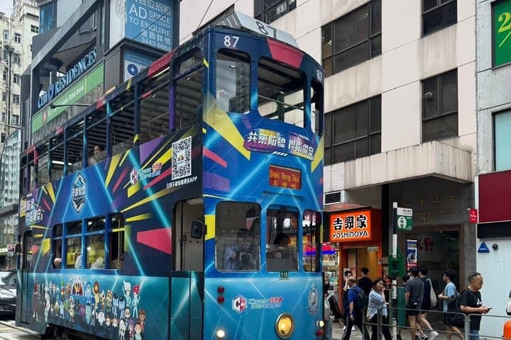 A Private City Tour of Hong Kong with Mercedes-Benz