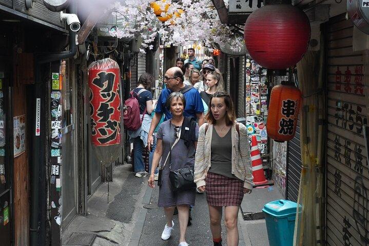 東京新宿： 歴史、文化、隠れた路地歩きツアー