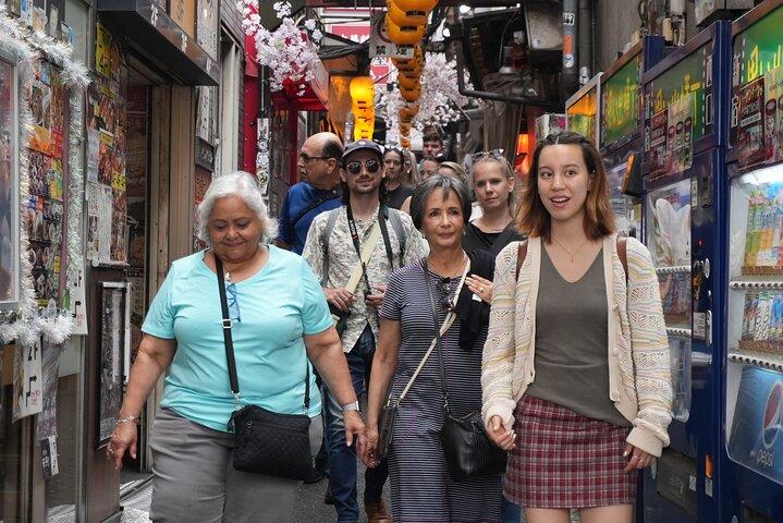 東京新宿： 歴史、文化、隠れた路地歩きツアー