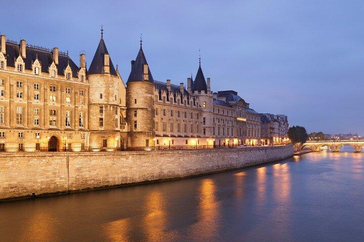 Iconica Parigi a piedi Un tour autoguidato