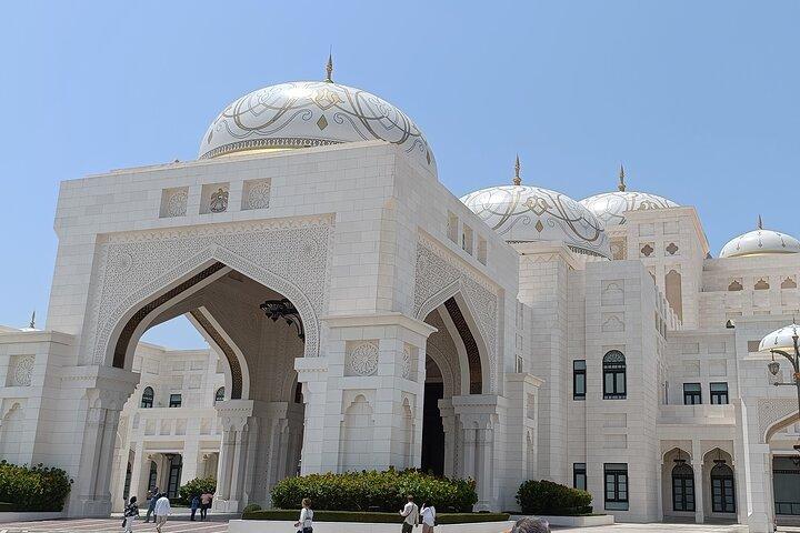 Tour di un giorno di Abu Dhabi con biglietti d'ingresso e visita dell'isola di Yas