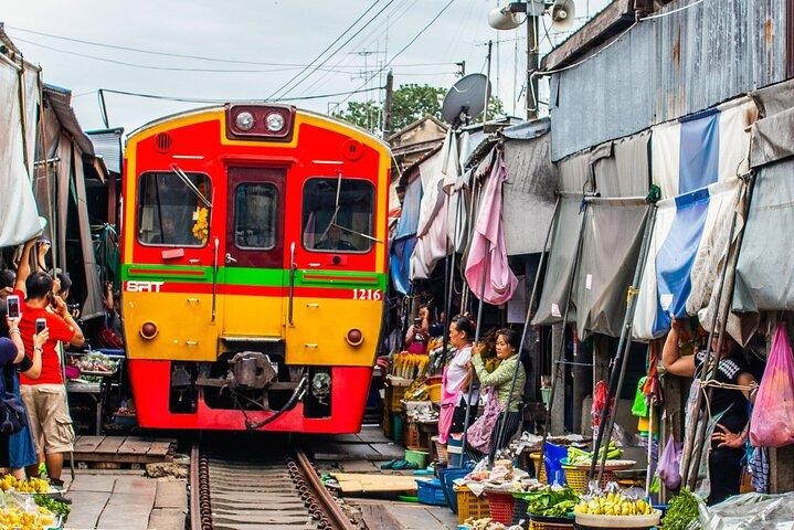 Bangkok : Mercado flotante y descubrimiento del mercado de trenes