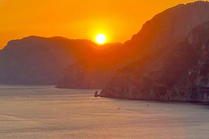Pôr do sol em Positano compartilhado em barco com aperitivo