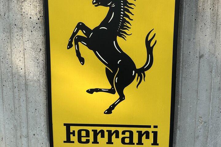 Ferrari und Lamborghini Museen mit F1 Simulator Erfahrung