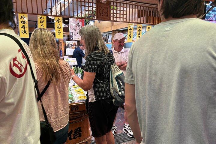 Kyoto on a Plate Custom Nishiki Market Food Tour com Guia Local