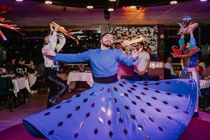 Bosporen Kvällskryssning: Middag, liveshower och privat bord
