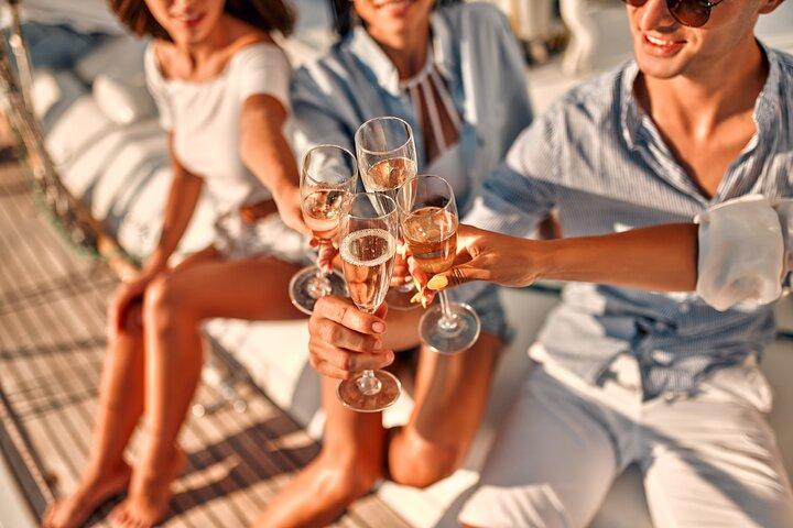 Sabor a vela Conecta una vela semiprivada con mariscos y vino