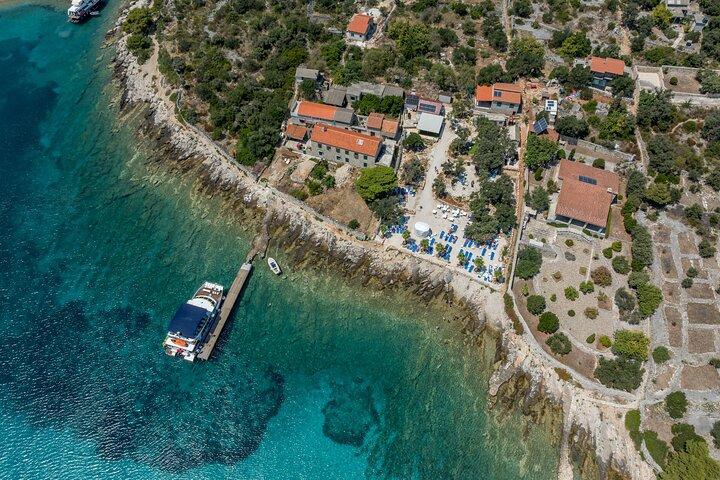 Split : Blue Lagoon & Šolta Full Day Cruise – 3 eilanden ervaring