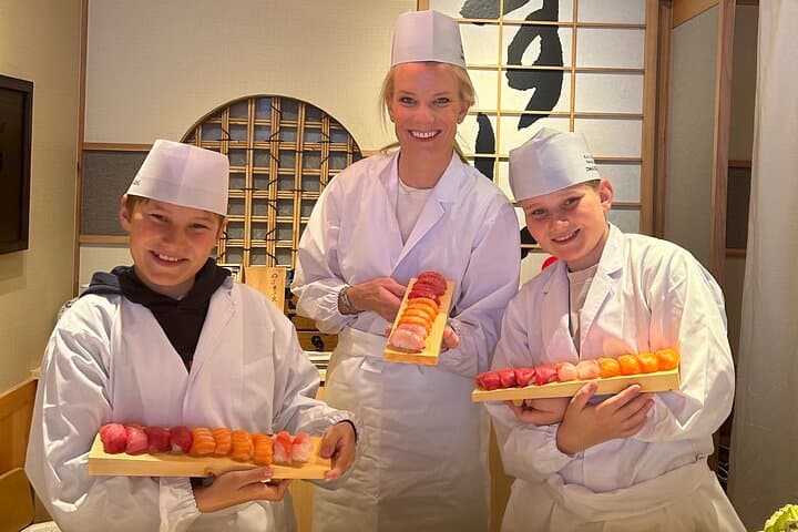 Professional Sushi Chef Experience in Tokyo