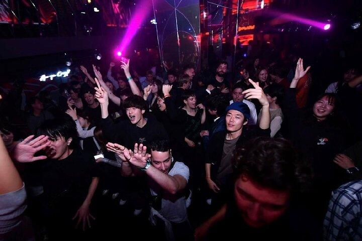 Osaka Dotonbori : CHEVAL Nightclub Ticket & Drinks (Foreign Only)