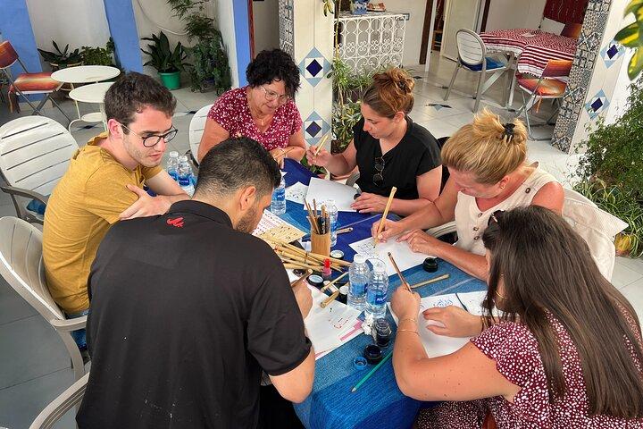 Clase de caligrafía marroquí e islámica con artista local
