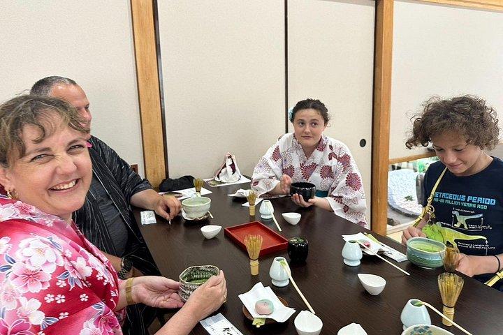 浅草で着物と茶道 ガイド付きフードツアー