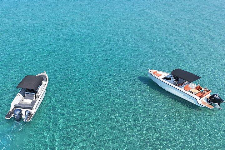 Naufrage et grottes bleues - 8m visite en bateau privé (jusqu'à 11pax)
