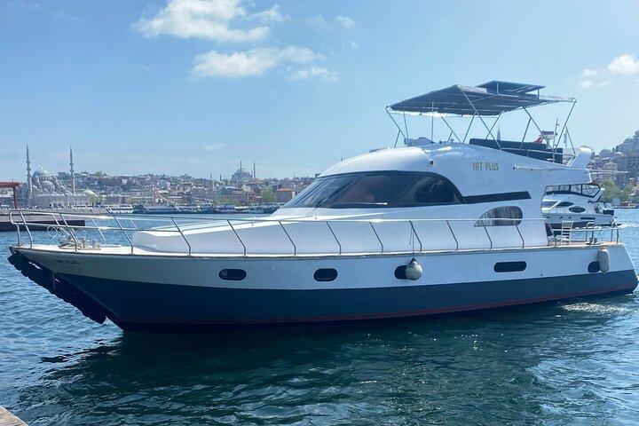 Hourly Exclusive Private Yacht in Bosphorus