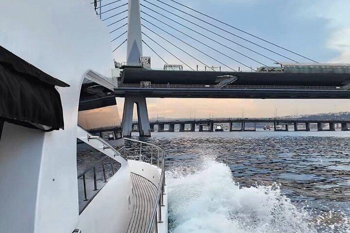 Hourly Exclusive Private Yacht in Bosphorus