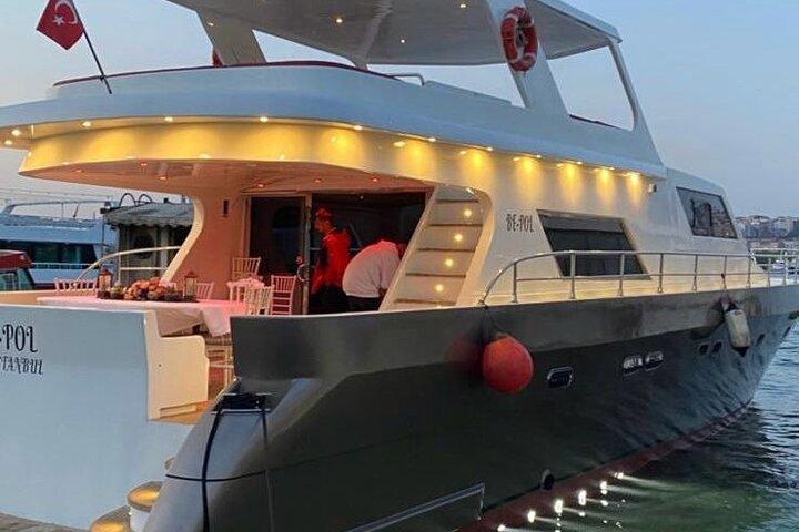 Hourly Exclusive Private Yacht in Bosphorus
