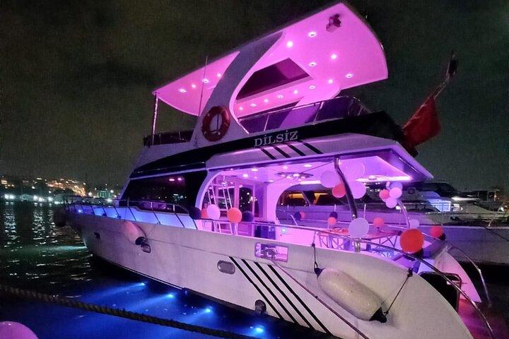 Hourly Exclusive Private Yacht in Bosphorus