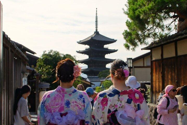 京都： 祇園と芸者地区散策ツアー