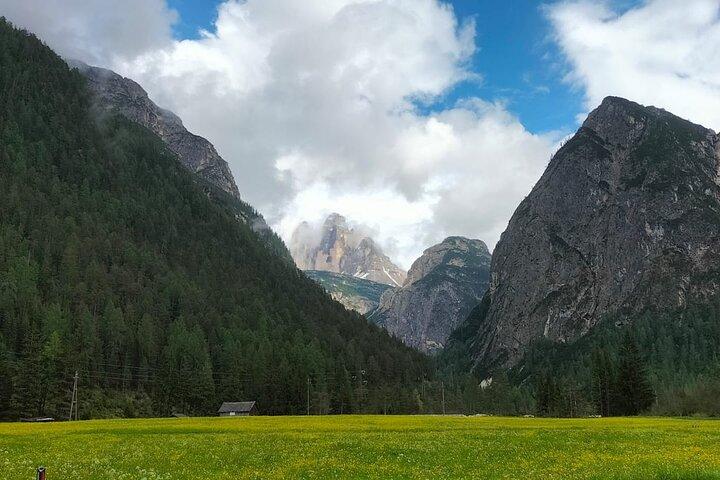 Passeio guiado de motocicleta de 1 dia no Lago Lecco e Valsassina