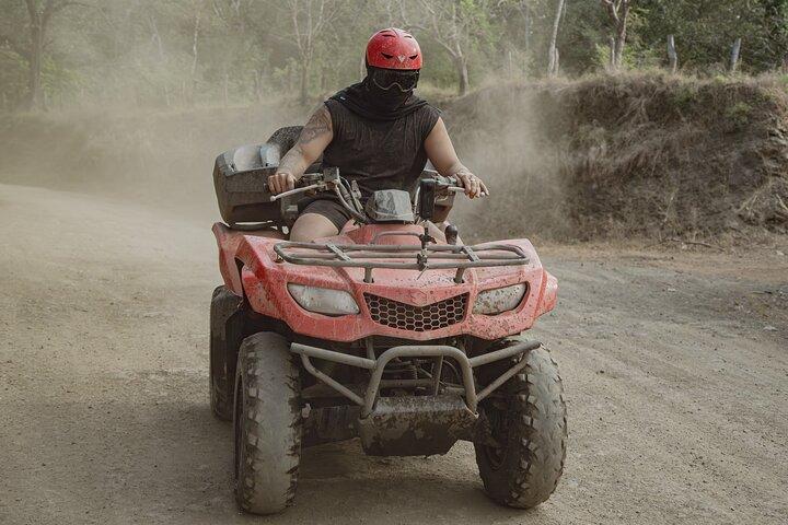 Erleben Sie ein ATV-Abenteuer mit einer Tour durch die Berge und zu geheimen Stränden