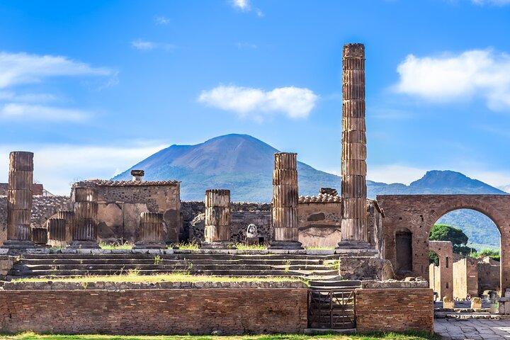 Paseo a través del tiempo: Excursión a pie por el cráter del Vesubio y las ruinas de Pompeya
