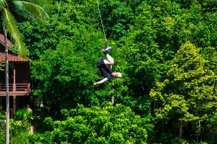 Koh Phangan Zipline Adventure avec vue sur la cascade Wang Sai