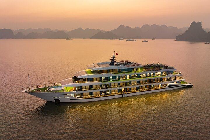 Fra Hanoi: 2-dages 5-stjernet Lan Ha Bay Cruise med privat balkon