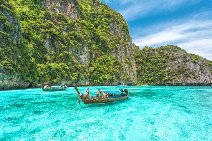 Phi Phi Islands & James Bond Island by Sawanu Speedboat