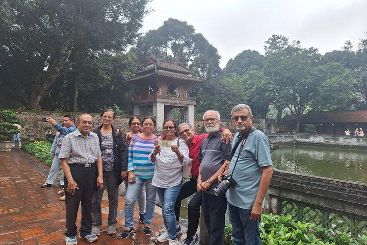 Hanoi Tour di mezza giornata: Mausoleo di Ho Chi Minh e Tempio della Letteratura