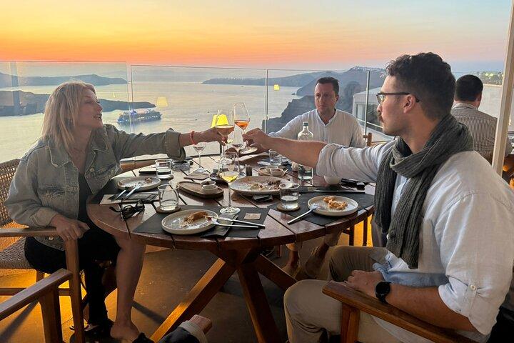 Excursão à Ilha Privada de Santorini e jantar ao pôr do sol no Santo Wines