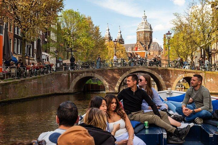 Amsterdam Open Boat Cruise in het oude centrum met live gids
