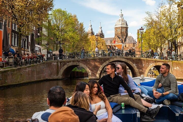 Amsterdam Canal Cruise with Live Guide and Two Drinks