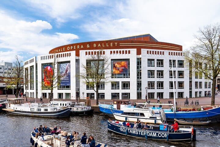 Amsterdam Canal Cruise With Live Guide and Unlimited Drinks