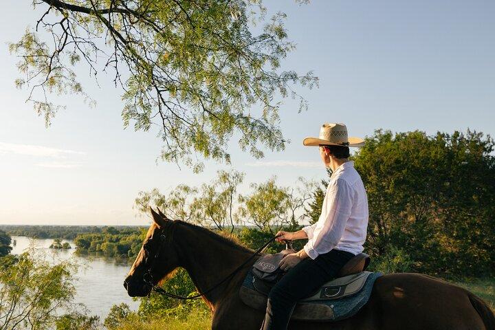 Passeio a cavalo ao pôr do sol com vistas panorâmicas