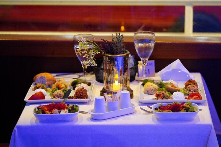 Budget avondcruise : diner, liveshows & feest
