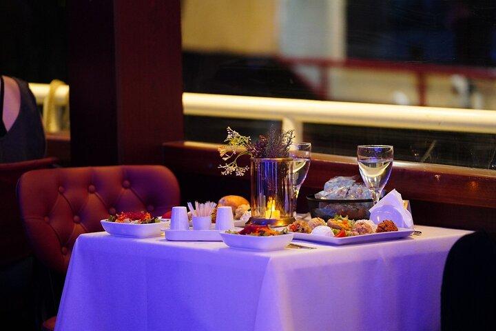 Budget avondcruise : diner, liveshows & feest