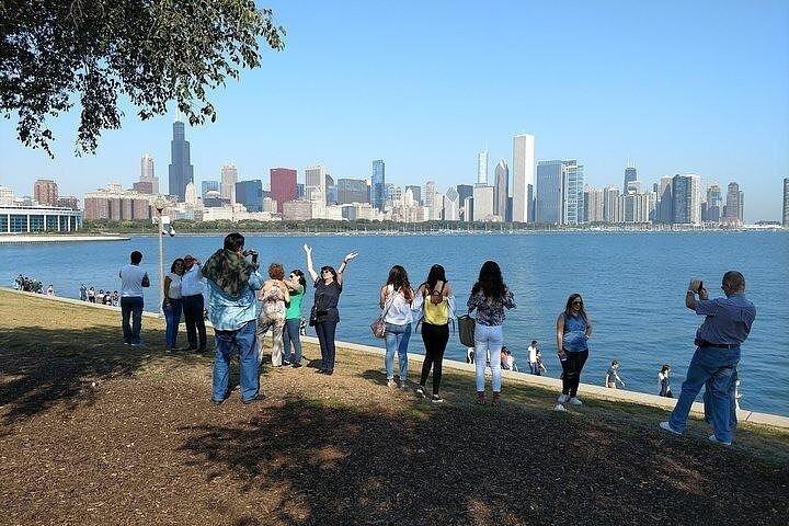 Luxury Minibus Chicago City Tour