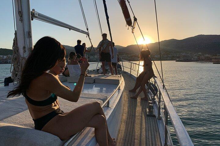 Mykonos Half Day Cruise to Rhenia and Delos Islands with Meals