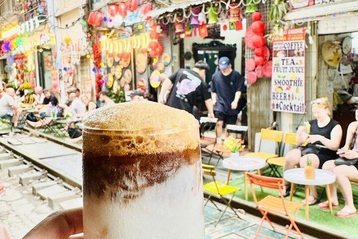 Hanoi Train Street Walk en Hidden Heritage House Coffee Workshop
