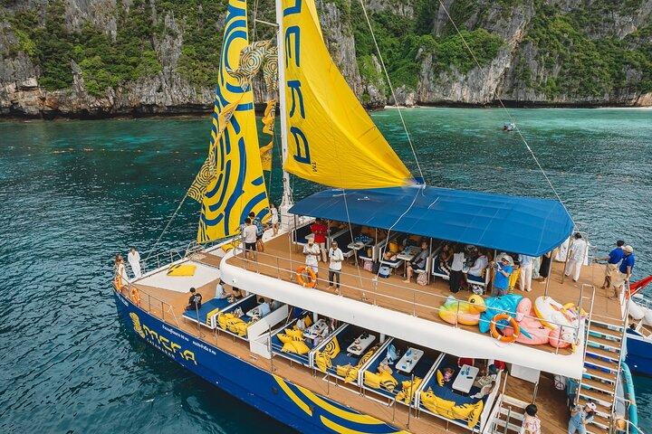 Krabi Hong Islands Sunset Party Catamaran Cruise