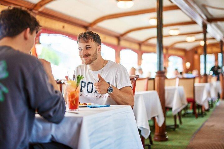 Cruzeiro com almoço pelo Rio Danúbio, em Budapeste